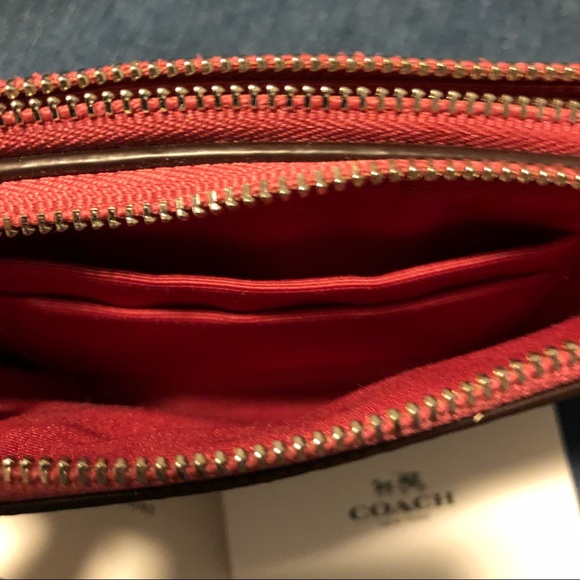 NWOT Coach Signature Wristlet double compartments - Picture 8 of 8